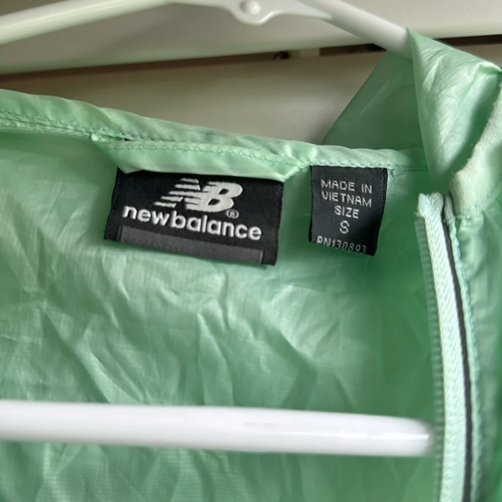 New balance wind breaker /warm up jacket in Seafoam - Picture 2 of 3